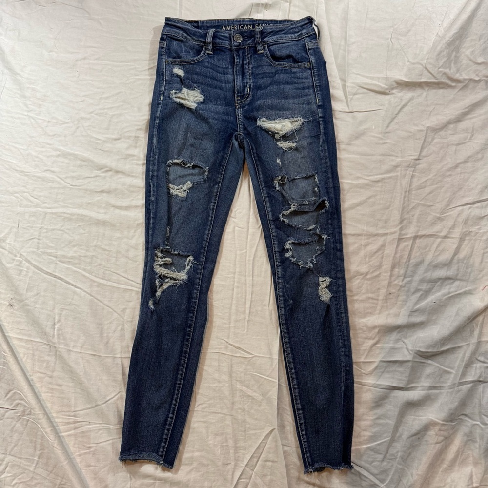 G3. American Eagle Outfitters Women's Distressed‎ Blue Jeans (4)